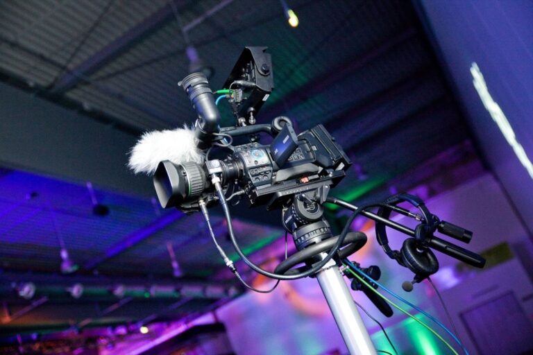 Videokamera für Eventaufzeichnung mit 4K-Technik – professionelle Videotechnik von MEB für Präsentationen und Liveübertragungen
