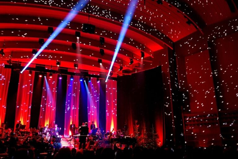 Event mit Lichttechnik und LED-Wall – flexible Mietlösung für Bühnenbeleuchtung und Showeffekte