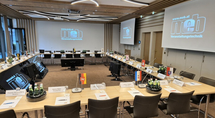 Konferenztechnik MEB, Tontechnik, Screen, Tischsprechstellen